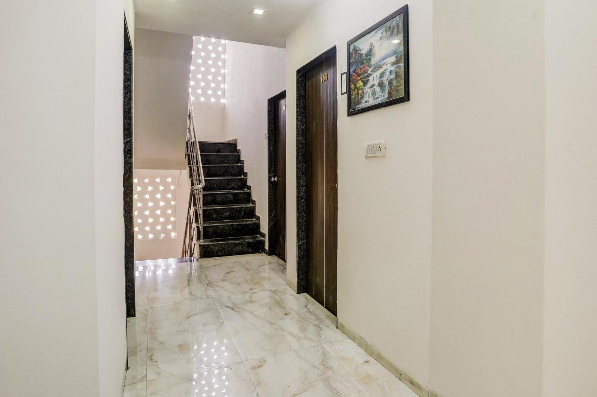 Hotel O Near Vijay Mamta Theatre Formerly Sahara Nashik